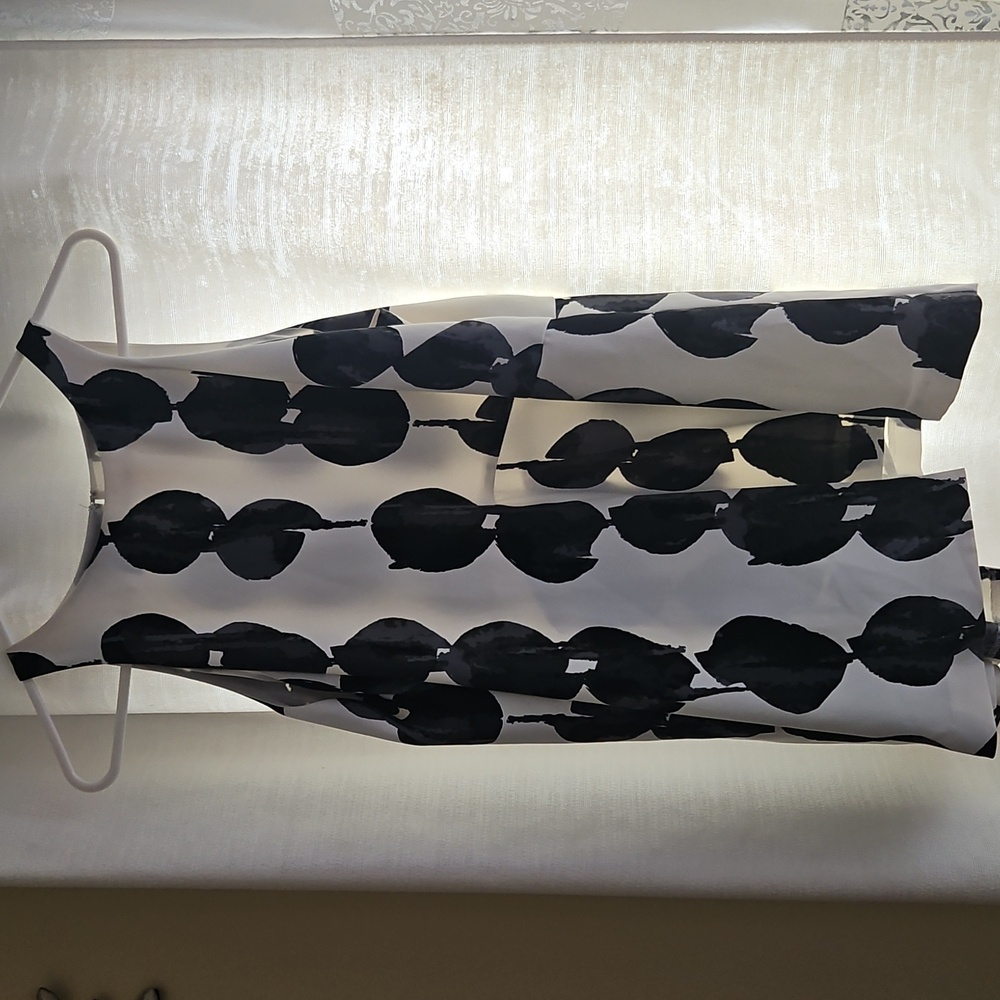 Alfani Black and White Patterned Top.        #137